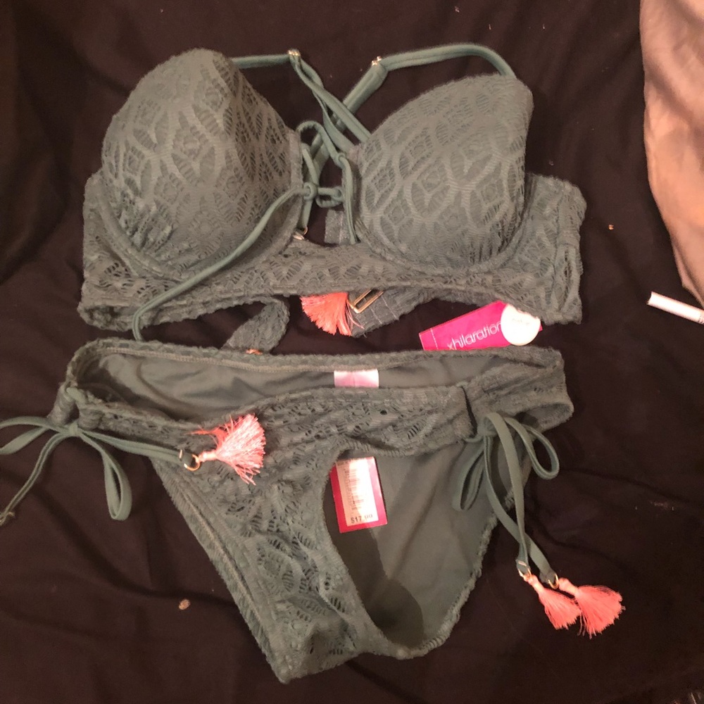 NWT XHILARATION bathing suit